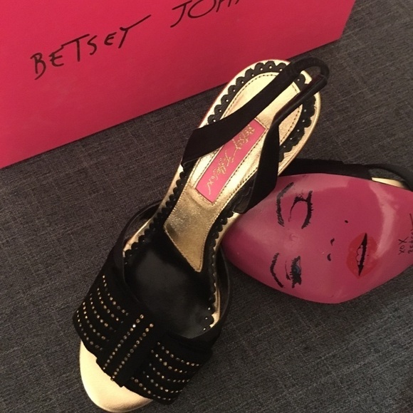 Betsy Johnson Black & Gold Bow Slingback Heels NWT - Picture 4 of 5